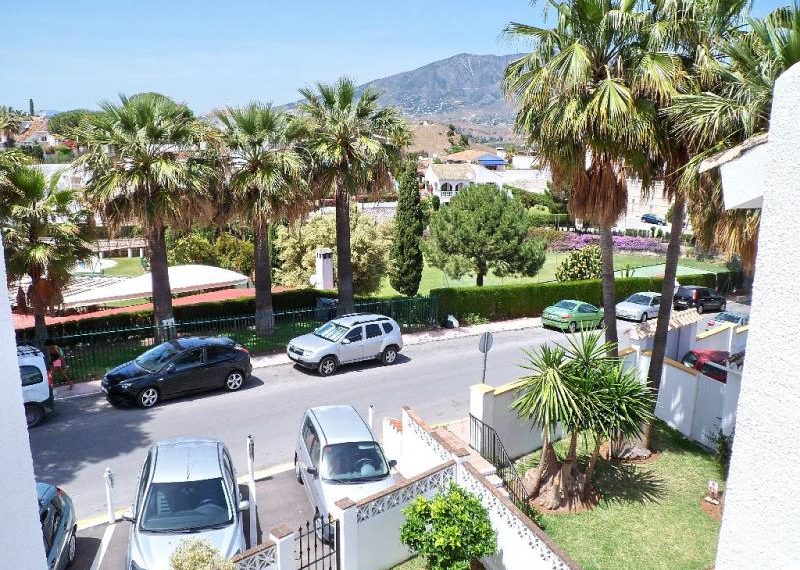 02-views-ref-4012