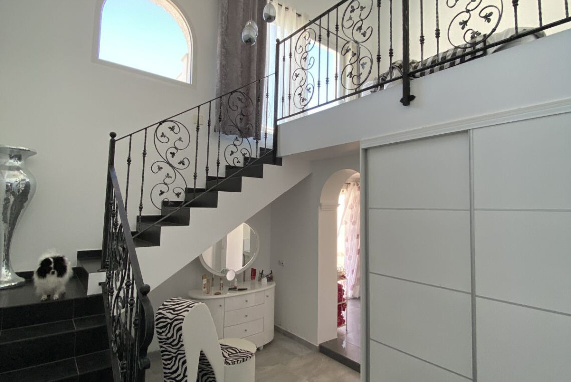 9-467d0cee5b725f3ef65f102a0c2e69c0