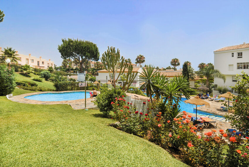 Marina-del-Sol-subtropical-garden-and-childrens-pool