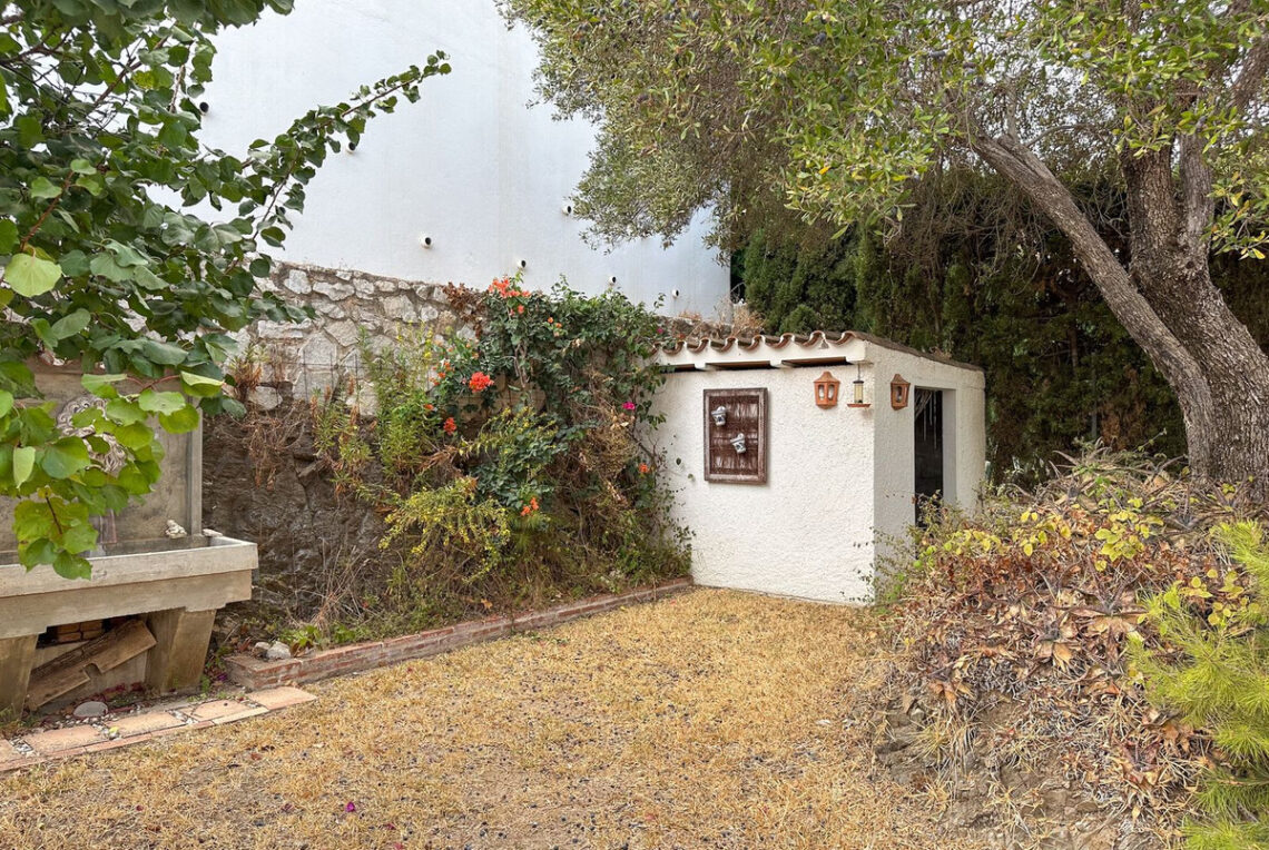 27-f6e8bc237ba13ac4c268badec6354f3d