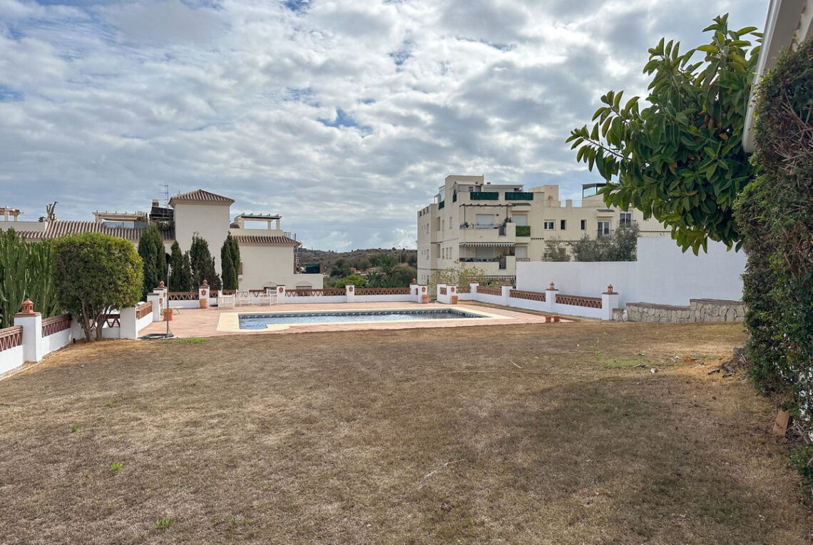 32-e7f90ea5feef5e01d64d74d6b6d8a834