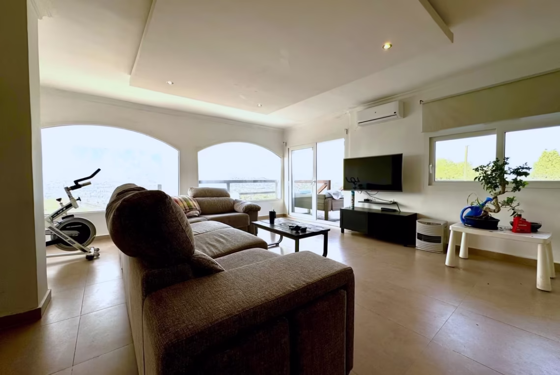 d0d132d2-ed89-45c0-be5f-5052c63e0b32