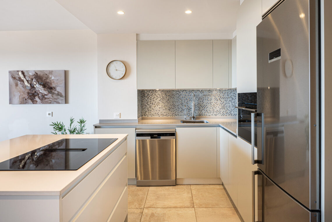 10-bb915d1cb19341576dcdc994b81ab9c5