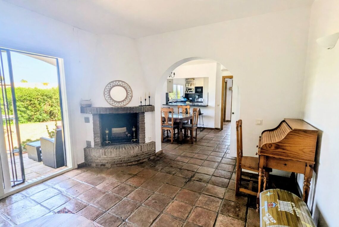 sunlit_living_room_hdr