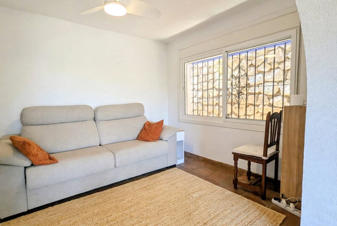 sunlit_living_room_hdr_1