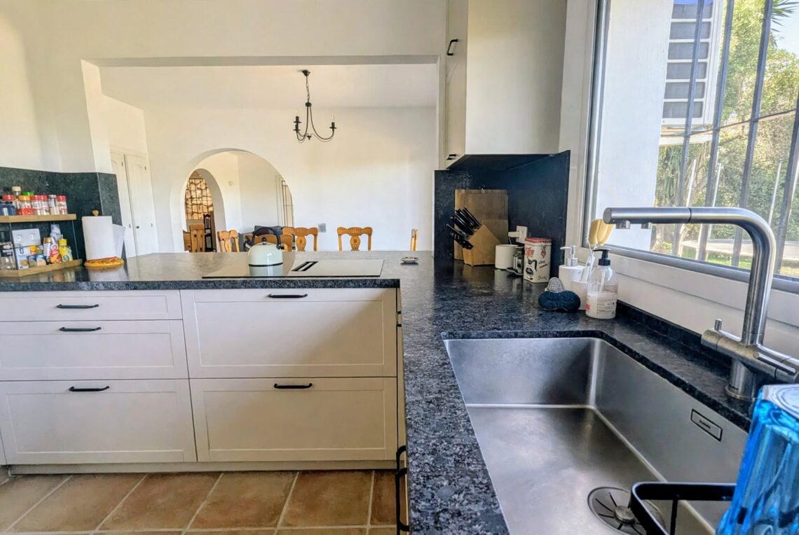 sunny_kitchen_hdr